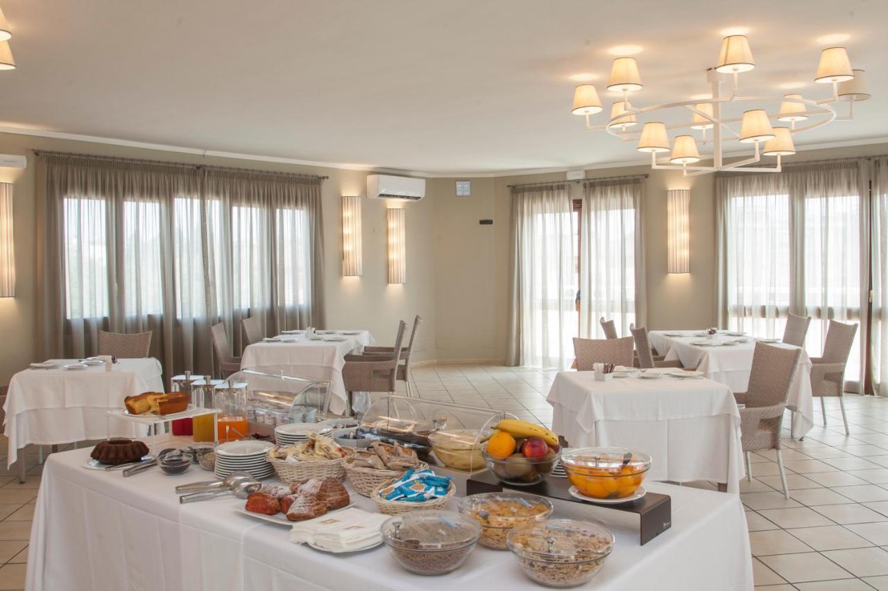 Hotel Centrale Сабаудия Экстерьер фото