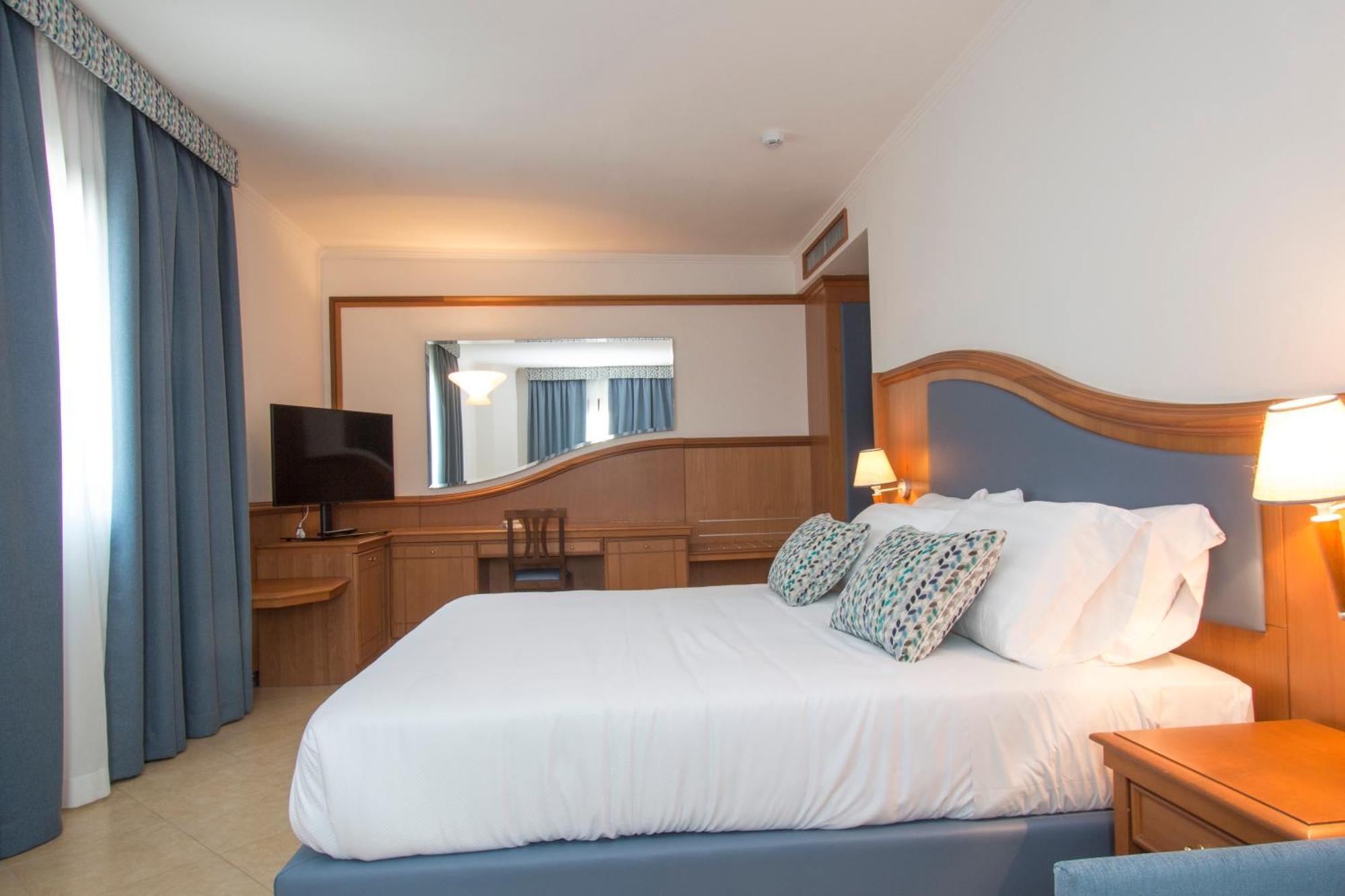 Hotel Centrale Сабаудия Экстерьер фото