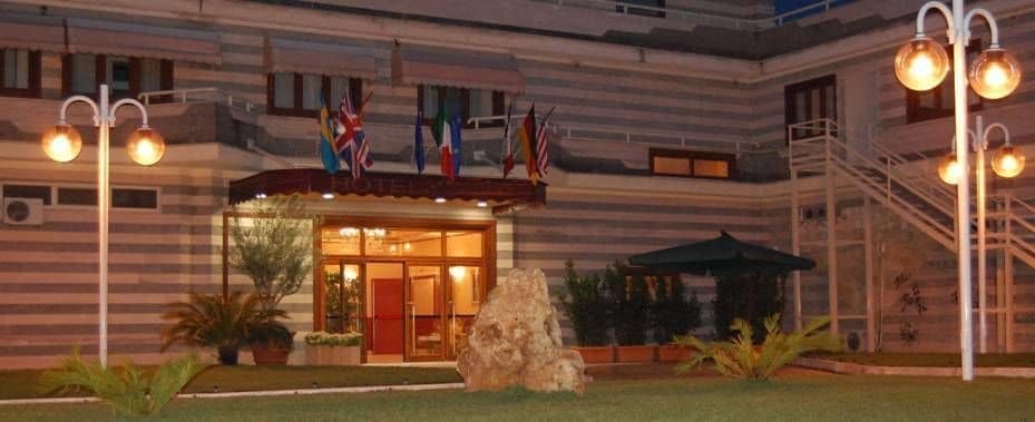 Hotel Centrale Сабаудия Экстерьер фото