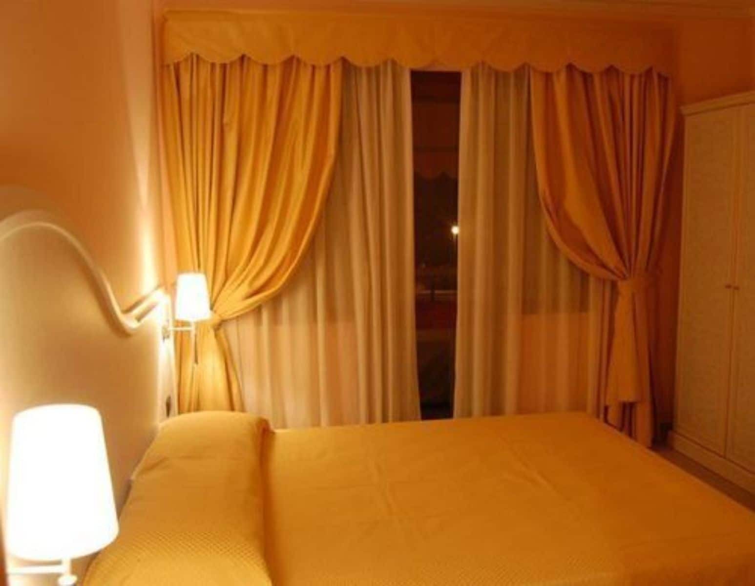 Hotel Centrale Сабаудия Экстерьер фото