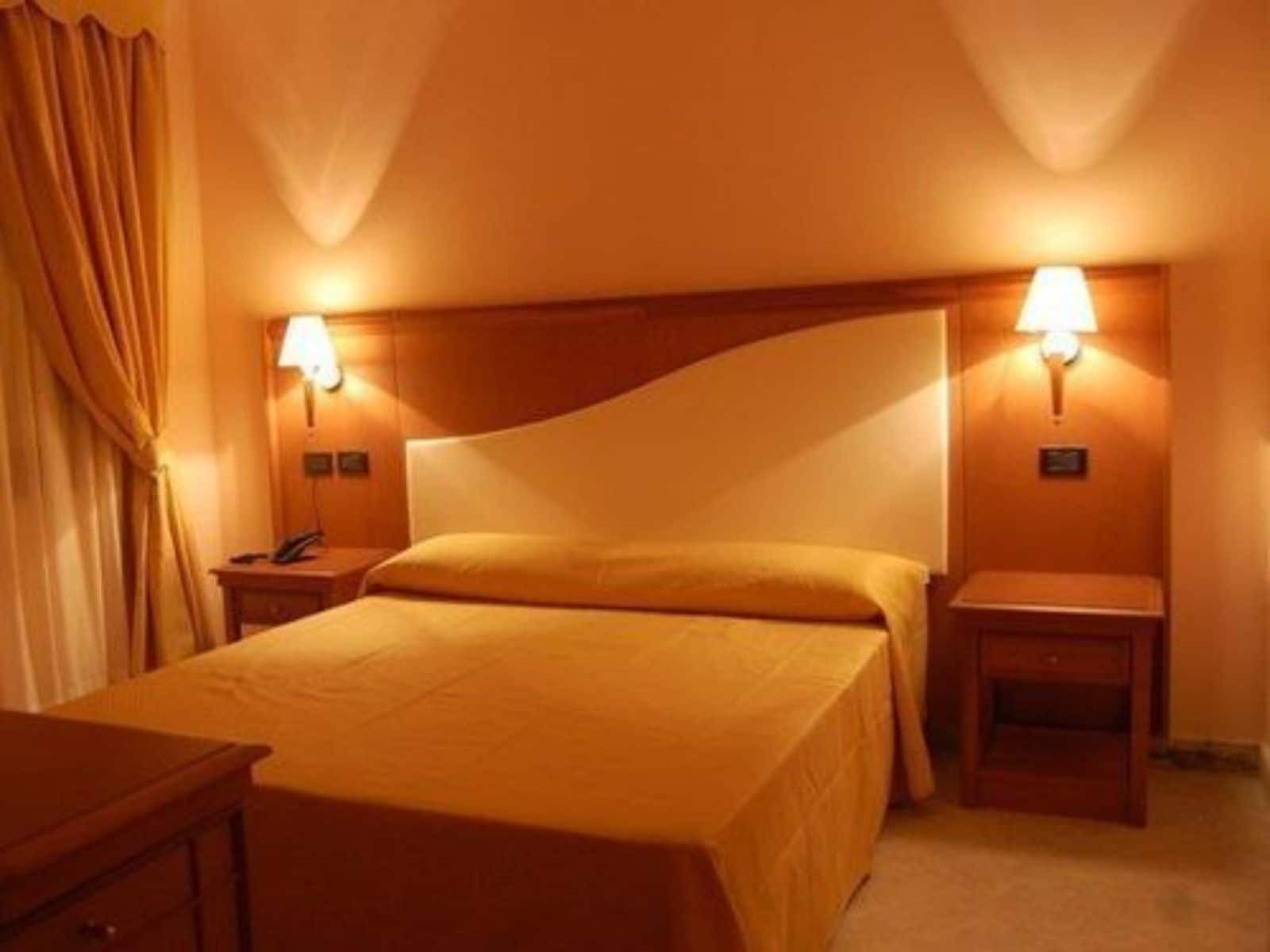 Hotel Centrale Сабаудия Экстерьер фото