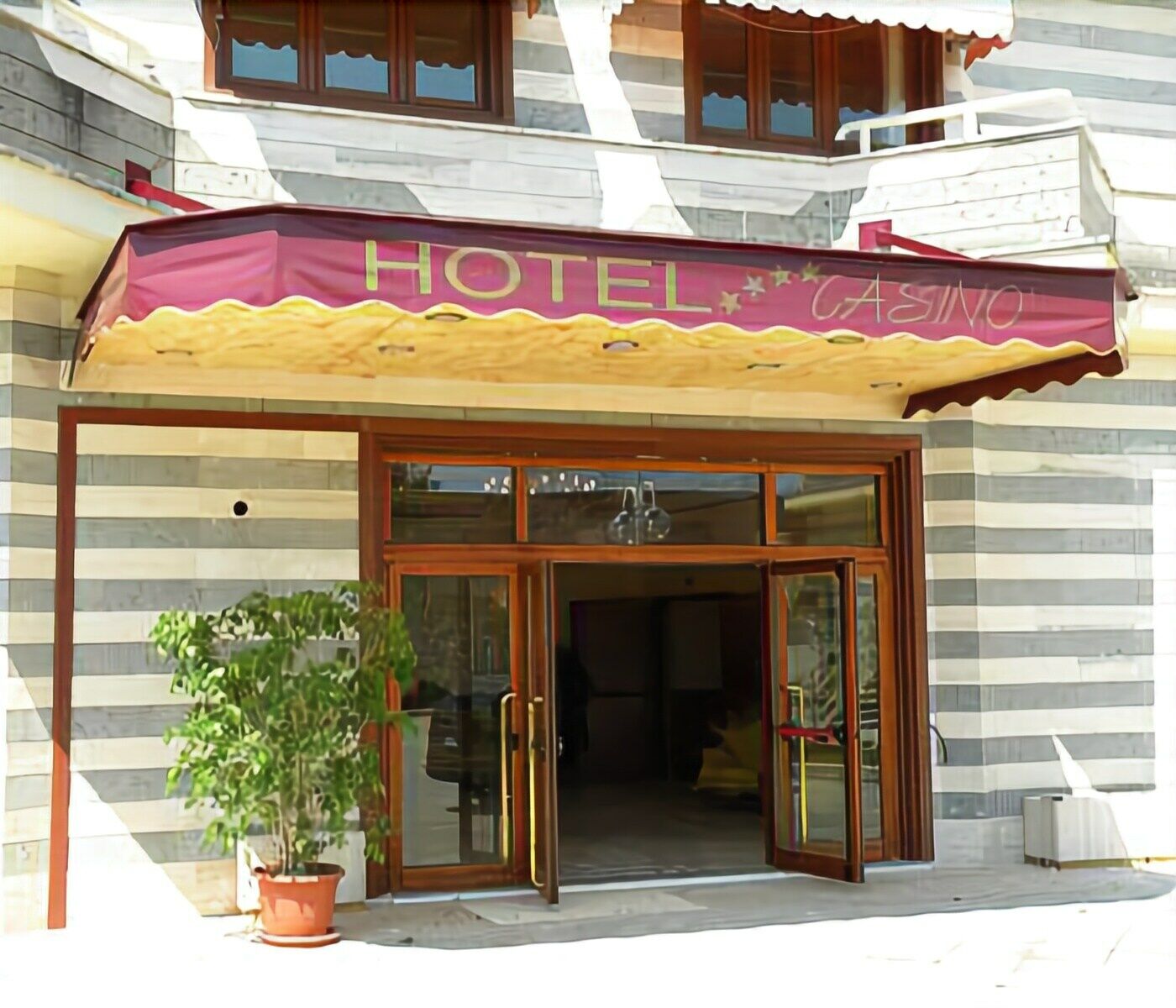 Hotel Centrale Сабаудия Экстерьер фото