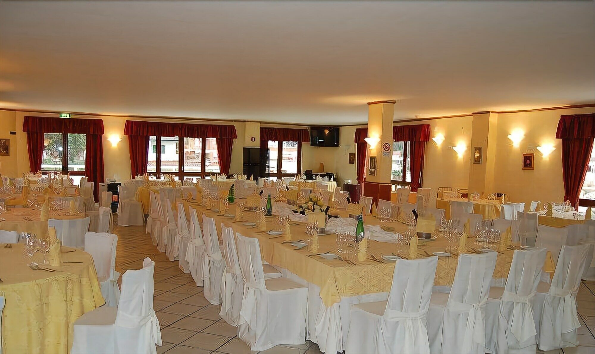 Hotel Centrale Сабаудия Экстерьер фото